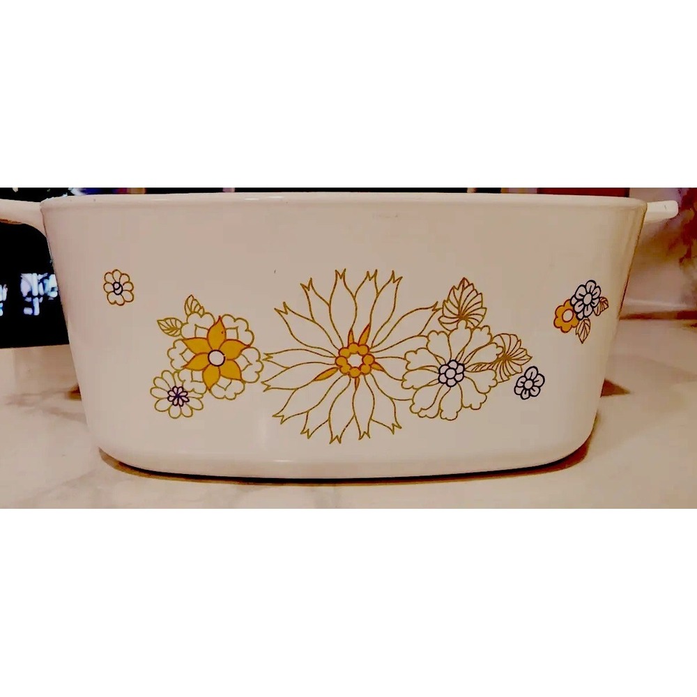 Vintage Corning Ware Daisy Floral 1.5 Quart Casserole Dish No Lid
